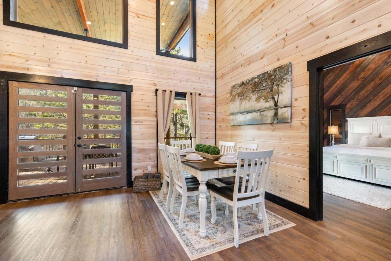 New Luxury Cabin, Hot Tub, Forest Views,Hotel Style Amenities Broken Bow Exterior photo